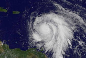 Фотография к новости: Ураган «Мария» снес крышу резиденции премьер-министра Доминики 