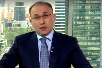 Фотография к новости: Абаев разъяснил резонансную поправку об ответственности СМИ за непроверенные публикации