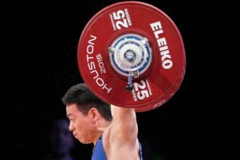 Фотография к новости: Казахстанский штангист Арли Чонтей выиграл «бронзу» Универсиады