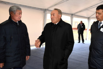 Фотография к новости: Назарбаев осмотрел строящийся жилой массив «Нур Актобе»