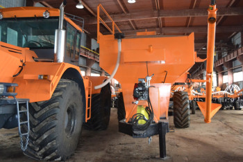 Фотография к новости: Единственный в Казахстане посевной комплекс изготовило предприятие в СКО