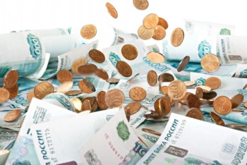 Фотография к новости: В Петербурге мотоциклист растерял на ходу 12 млн рублей