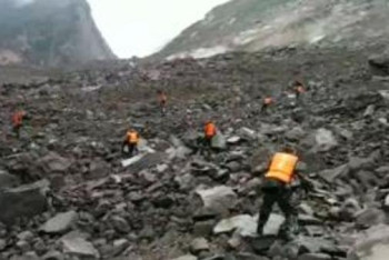 Фотография к новости: Оползень в Китае: Более 100 человек под завалами 