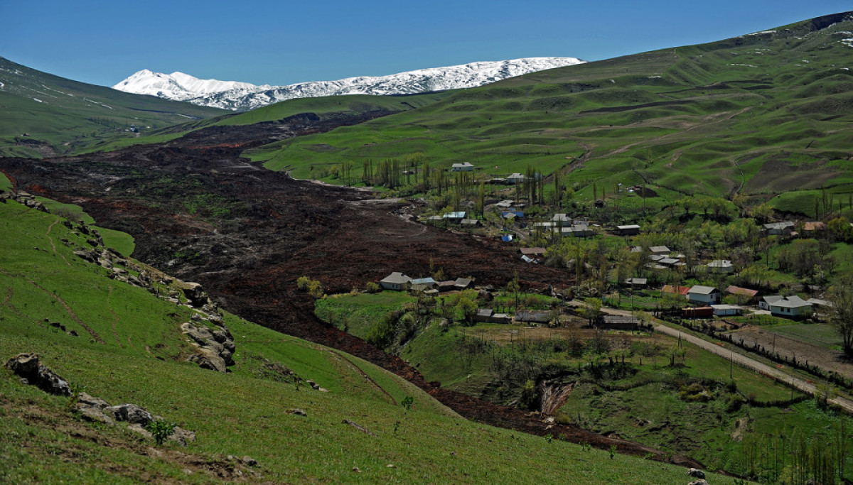  gov.kg. Кыргызское село, пострадавшее от оползня