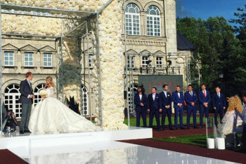 Фотография к новости: Свадьба внука Пугачевой: Чудеса акробатики, десять тысяч цветов, торт-айсберг