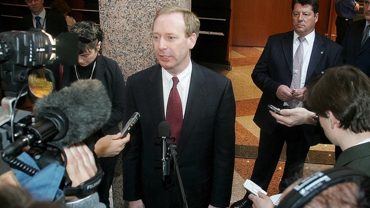  © EPA/Christophe Karaba  