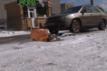 Фотография к новости: Автомобилисты Темиртау сооружают на дорогах самодельные предупреждающие знаки