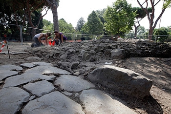 Фотография к новости: В Китае обнаружили останки древних людей-великанов