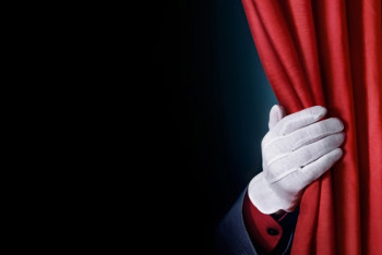 Фотография к новости: Любовь, голуби и человек в футляре. Что еще покажут на театральном фестивале в Астане?