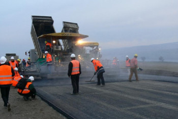 Фотография к новости: МИР РК реконструирует трассу Жетибай - Жанаозен на сэкономленные деньги