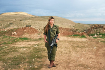 Фотография к новости: Фото девушки-солдата с казахскими корнями вышло в финал международного конкурса