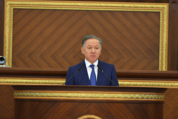 Фотография к новости: Н.Нигматулин: Парламентарии активно участвуют в обеспечении реформ Президента