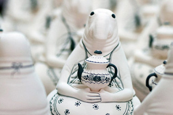 Фотография к новости: Российский фарфоровый завод создает фигурки Ждуна