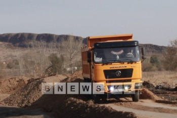 Фотография к новости: Оградительные валы от паводков ставят в Карагандинской области