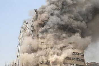 Фотография к новости: В центре Тегерана обрушился 17-этажный бизнес-центр, есть жертвы (ФОТО, ВИДЕО)