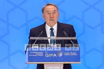 Фотография к новости: Казахстан намерен выпустить до 3 млн долларов исламских ценных бумаг