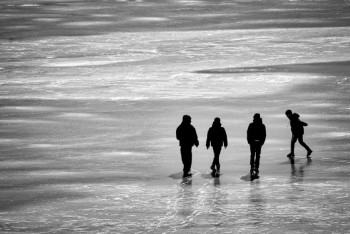 Фотография к новости: В МВД прокомментировали случай с провалившимся под лед ребенком в Семее