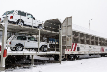 Фотография к новости: Первые вагоны с автомобилями казахстанского производства отправлены на рынок Китая