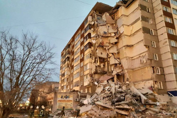 Фотография к новости: Подъезд жилого дома обрушился в Ижевске, есть погибшие