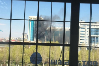 Фотография к новости: В центре Астаны загорелся ЖК «Лазурный квартал»