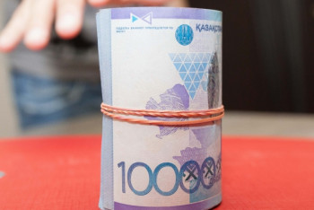 Фотография к новости: В Актобе и ВКО задержаны должностные лица органов внутренних дел и госдоходов