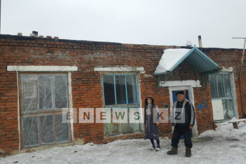 Фотография к новости: В Кокшетау семья семь лет живет на складе