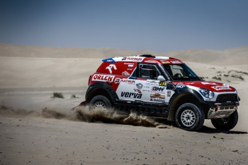 Фотография к новости: В Актау стартовал пятый этап кубка мира «Ралли Казахстан-2017» 