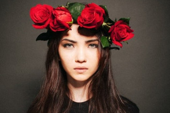 Фотография к новости: Казахстанская модель сделала селфи с президентом Австрии