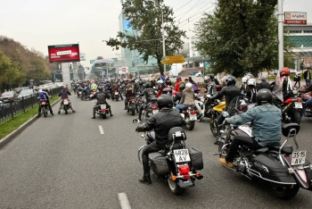 Фотография к новости: В Алматы ограничили движение в связи с открытием мотосезона