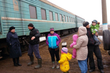 Фотография к новости: В эвакуации населения затопленных районов задействованы электропоезда