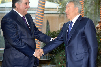 Фотография к новости: Назарбаев поздравил Рахмона с днем рождения