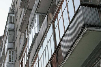 Фотография к новости: В Астане мужчина выкинул шкаф с балкона 13-го этажа