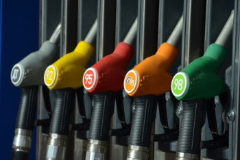 Фотография к новости: На АЗС Астаны начали отпускать бензин АИ-92 только по талонам