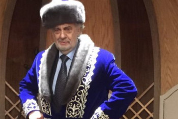 Фотография к новости: Пласидо Доминго опубликовал фото в чапане