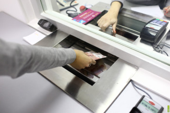 Фотография к новости: Казахстанцы отправили за границу 346 млрд тенге с начала года 