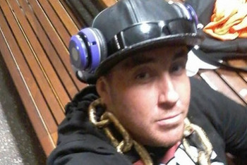 Фотография к новости: Австралийский рэпер уплыл из ресторана, чтобы не оплачивать счет