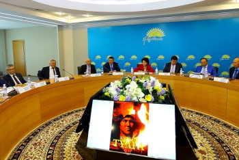 Фотография к новости: Обзор дня: Редкие фото Елбасы, прослушка телефонных разговоров и кадровые перестановки