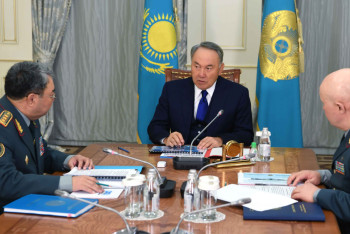 Фотография к новости: Нурсултан Назарбаев дал ряд поручений министру обороны