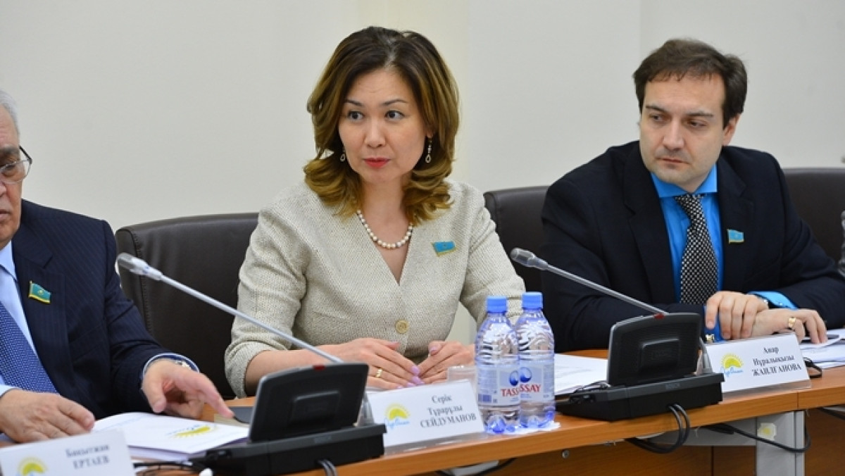  пресс-служба Парламента РК