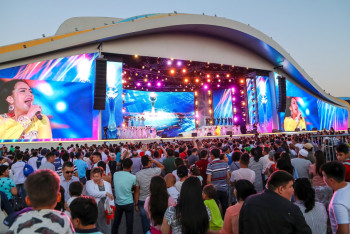 Фотография к новости: Алессандро Сафина и Хулио Иглесиас поздравили астанчан с Днем столицы