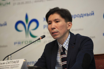 Фотография к новости: Сатпаев о выборах в Кыргызстане: действия Астаны добавили голоса Жээнбекову