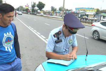 Фотография к новости: Полицейские Алматы устроили охоту на пешеходов-нарушителей