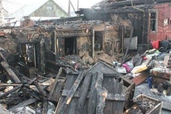 Фотография к новости: В Усть-Каменогорске мама забыла ребенка в горящем доме