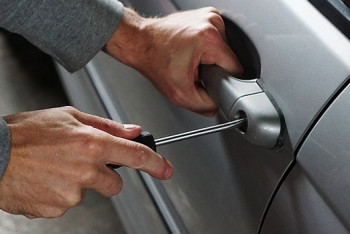 Фотография к новости: Житель Астаны за ночь обворовал несколько машин