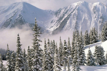 Фотография к новости: Казгидромет предупредил об опасности схода снежных лавин в Алматинской области 