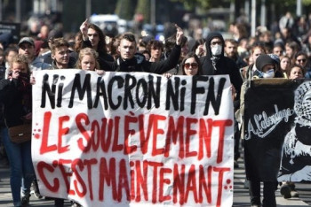 Фотография к новости: Школьники протестуют во Франции