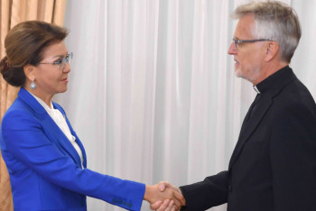 Фотография к новости: Дарига Назарбаева встретилась с Генсеком Всемирной Лютеранской Федерации