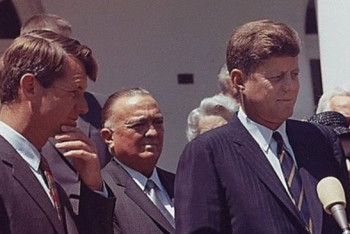 Фотография к новости: Трамп рассекретил 3 тысячи документов по делу об убийстве Кеннеди