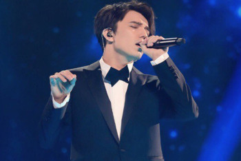 Фотография к новости: Димаш Кудайбергенов спел в доме престарелых Уральска