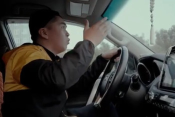 Фотография к новости: Галактикада жоқ, жоқ: Казахстанец придумал песню о дефиците горючего